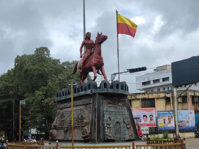 ಬೆಳಗಾವಿ ಗಡಿ ವಿವಾದ – ಬಸ್ ಸೇವೆ ರದ್ದುಮಾಡಿದ ಮಹಾರಾಷ್ಟ್ರ ಸರ್ಕಾರಮಹಾರಾಷ್ಟ್ರ ಸಾರಿಗೆ ಬಸ್‌ಗಳಿಗೆ ಪೊಲೀಸರ ಭದ್ರತೆ