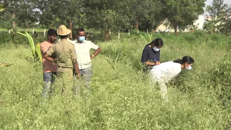 ಹೊಲದಲ್ಲಿ ಉಳುಮೆ ಮಾಡುವಾಗ ಸಿಕ್ತು ಮೃತದೇಹ – ವ್ಯಕ್ತಿಯ ಬೆತ್ತಲೆ ದೇಹ ನೋಡಿ ದಂಗಾದ ಊರ ಜನ..!