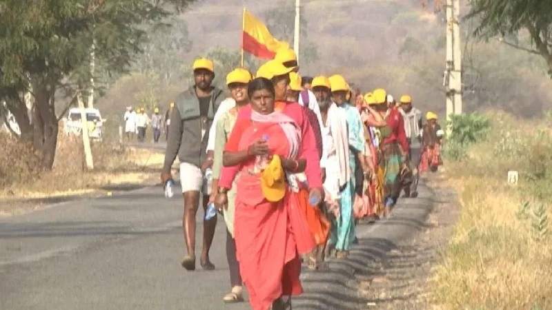 ರೈತ ಮಕ್ಕಳಿಗೆ ಮದುವೆ ಮಾಡಿಸು ಮಾದಪ್ಪ – ಪಾದಯಾತ್ರೆ ಮೂಲಕ ಮಾದಯ್ಯನಿಗೆ ಭಕ್ತರ ಮನವಿ