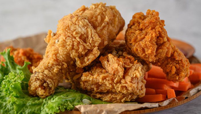 ಫ್ರೈಡ್ ಚಿಕನ್ ಇಷ್ಟ ಎಂದು ತಿನ್ನೋ ಮುನ್ನ ಎಚ್ಚರ – ಆರೋಗ್ಯಕ್ಕೆ ಕಂಟಕ ತರುತ್ತೆ ಈ ಖಾದ್ಯ!