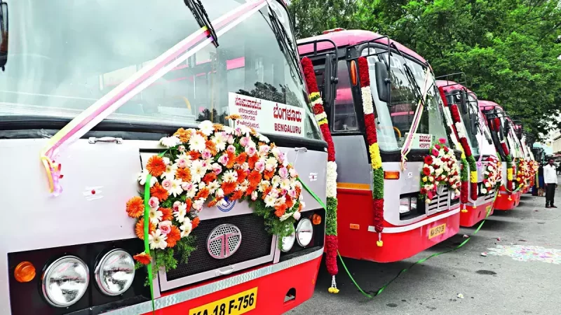 ಕೆಎಸ್ಆರ್ಟಿಸಿಯಿಂದ ದಸರಾ ಧಮಾಕ- ವಿವಿಧ ಸ್ಥಳಗಳಿಗೆ 2000ಕ್ಕೂ ಹೆಚ್ಚು ಬಸ್ಗಳ ವ್ಯವಸ್ಥೆಅರಮನೆ ನಗರಿಗೆ ಪ್ರತ್ಯೇಕವಾಗಿ 260 ಹೆಚ್ಚುವರಿ ಬಸ್