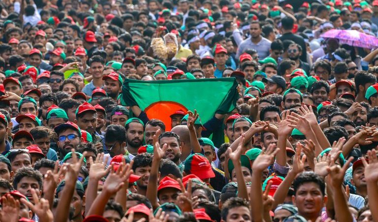 ಬಾಂಗ್ಲಾದಲ್ಲಿ ರೊಚ್ಚಿಗೆದ್ದ ಸ್ಟೂಡೆಂಟ್ಸ್ – ಅಧಿಕಾರಿಗಳಿಗೆ ಯೂನಸ್ ಖಡಕ್ ಎಚ್ಚರಿಕೆ!ನಿಲ್ಲುತ್ತಾ ಹಿಂದೂಗಳ ಮೇಲಿನ ದಾಳಿ?