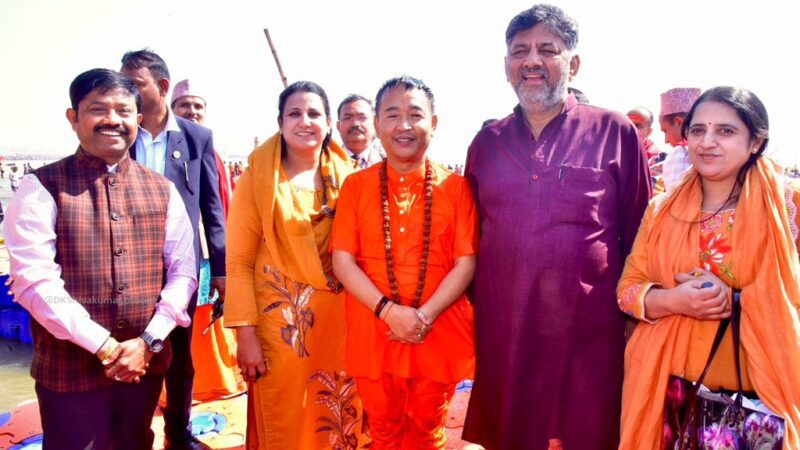 ಕುಂಭಮೇಳದಲ್ಲಿ ಡಿಕೆಶಿ ಪುಣ್ಯಸ್ನಾನ – ಖರ್ಗೆಗೆ ಡಿಚ್ಚಿ ಕೊಟ್ರಾ ಡಿಸಿಎಂ?ಏನಿದು ಪರ ವಿರೋಧ ಚರ್ಚೆ?