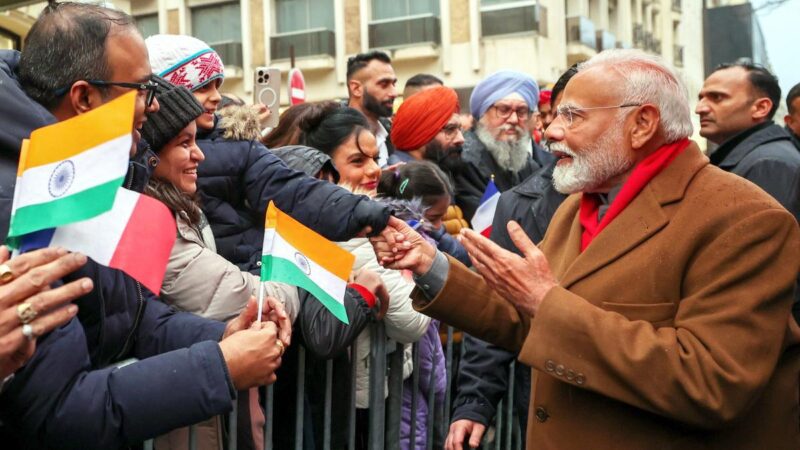 ಫ್ರಾನ್ಸ್​ನಲ್ಲಿ ನರೇಂದ್ರ ಮೋದಿ –  ಭಾರತೀಯರಿಂದ ಅದ್ಧೂರಿ ಸ್ವಾಗತ   