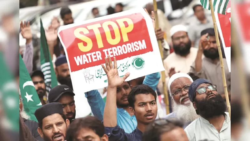 ಪಾಕಿಸ್ತಾನದಲ್ಲಿ ನೀರಿಗಾಗಿ ಪ್ರತಿಭಟನೆ – ಇಬ್ಬರು ಸಾ*ವು, ಸಚಿವರ ಮನೆಗೆ ಬೆ*ಕಿ