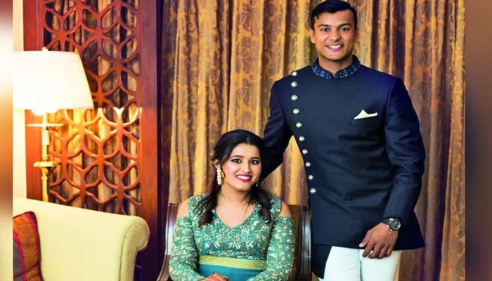7 ವರ್ಷ ಡೇಟಿಂಗ್,‌ ಲಂಡನ್ ನಲ್ಲಿ ಪ್ರಪೋಸ್‌! – ಆಶಿತಾ ಸೂದ್‌ಗೆ RCB ಪ್ಲೇಯರ್‌ ಮಯಾಂಕ್ ಬೌಲ್ಡ್‌!
