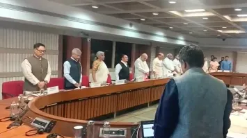 ಪಾಕ್ ಭಾರತದ ನಡುವೆ ಯುದ್ಧದ ಕಾರ್ಮೋಡ – ಸರ್ವಪಕ್ಷ ಸಭೆಯಲ್ಲಿ ಮಹತ್ವದ ನಿರ್ಧಾರ ತೆಗೆದುಕೊಳ್ತಾರಾ?