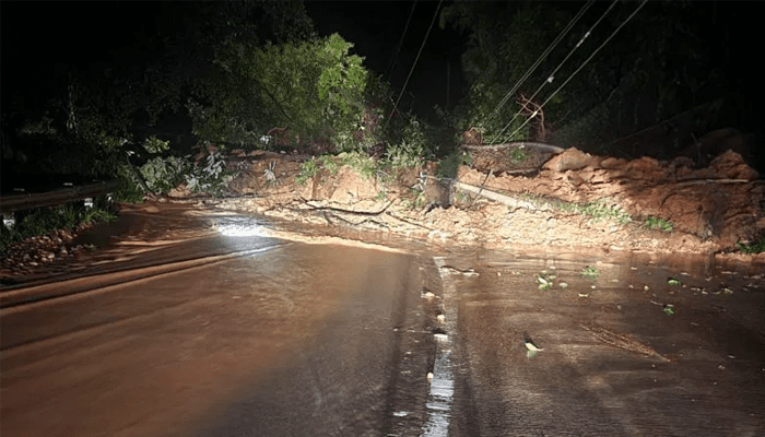 ಭೂ ಕುಸಿತದಿಂದ ಶಿರಾಡಿಘಾಟ್ ರಸ್ತೆಯಲ್ಲಿ ವಾಹನ ಸಂಚಾರ ಬಂದ್ –  ಬೆಂಗಳೂರು – ಮಂಗಳೂರು ಸಂಚಾರಕ್ಕೆ ಬದಲಿ ಮಾರ್ಗ!