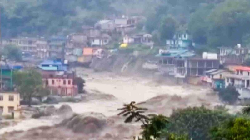 ಹಿಮಾಚಲ ಪ್ರದೇಶದಲ್ಲಿ ಮೇಘಸ್ಫೋಟ – ನೀರಿನಲ್ಲಿ ಕೊಚ್ಚಿ ಹೋದ 23 ಜನ