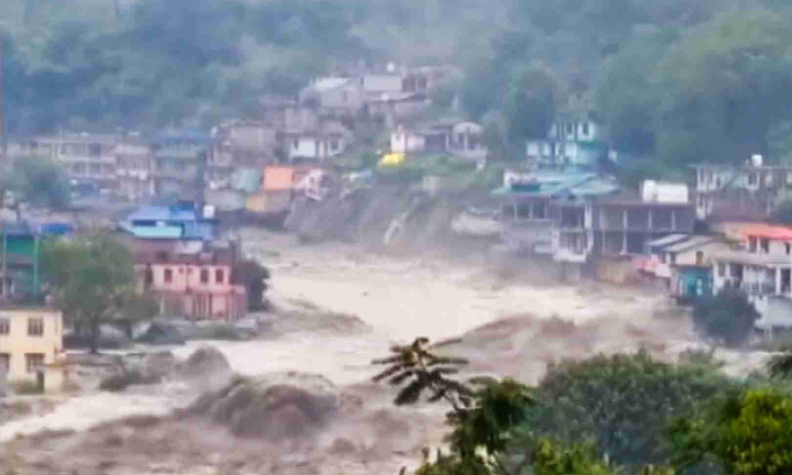 ಹಿಮಾಚಲ ಪ್ರದೇಶದಲ್ಲಿ ಮೇಘಸ್ಫೋಟ – ನೀರಿನಲ್ಲಿ ಕೊಚ್ಚಿ ಹೋದ 23 ಜನ