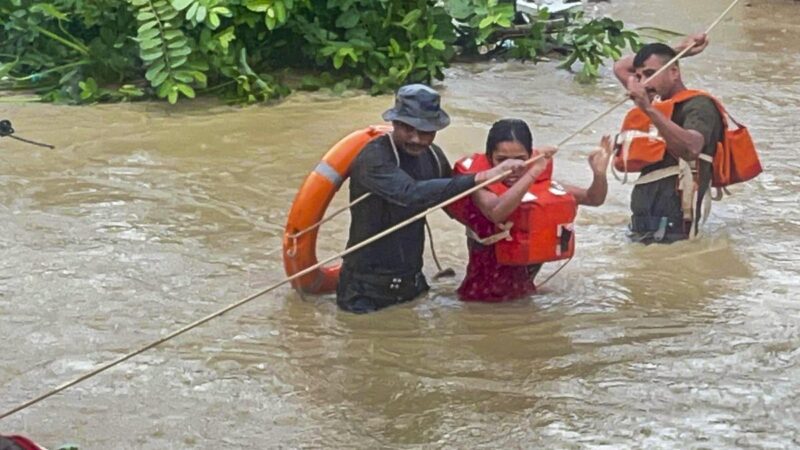 ಅಸ್ಸಾಂನಲ್ಲಿ ಮಳೆಯ ರುದ್ರ ನರ್ತನ – ಉಕ್ಕಿ ಹರಿಯುತ್ತಿರೋ ನದಿಗಳು