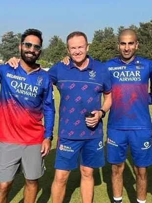 ಡಿಕೆ + ಫ್ಲವರ್ + ಬೊಬಾಟ್ = ಕಪ್ – RCB ಟ್ರೋಫಿಗಾಗಿ ತ್ರಿಮೂರ್ತಿ ತಂತ್ರಸಾಲ್ಟ್ To ಜೋಶ್ ಟೀಂ ಕಟ್ಟಿದ್ದೇ ರೋಚಕ