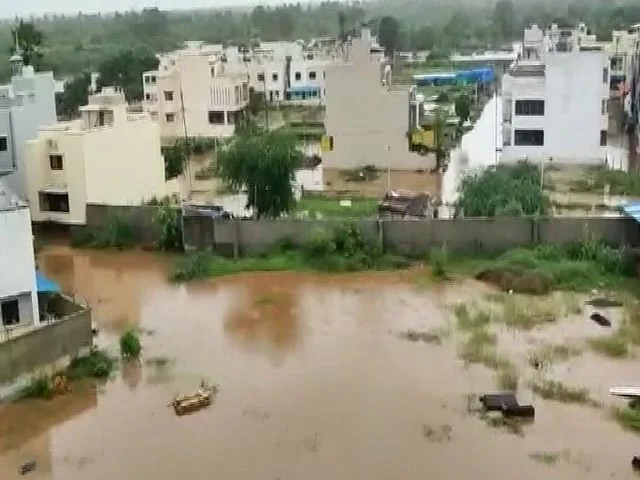 ಗುಜರಾತ್ನಲ್ಲಿ ಮಳೆರಾಯನ ಆರ್ಭಟ – 24 ಗಂಟೆಯಲ್ಲಿ ಮಳೆಗೆ ಪ್ರಾಣ ಬಿಟ್ಟ 18 ಜನ