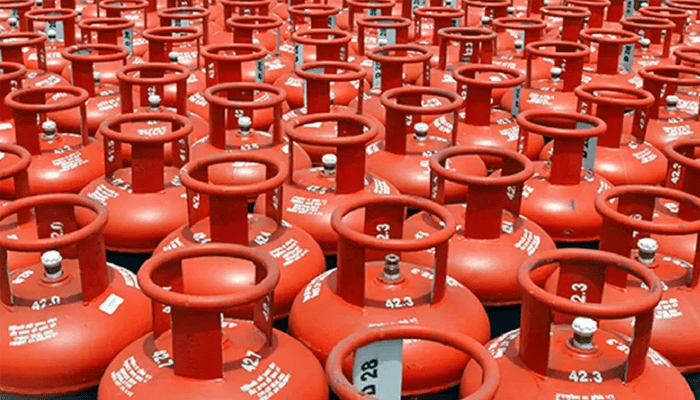 ವಾಣಿಜ್ಯ ಎಲ್‌ಪಿಜಿ ಗ್ಯಾಸ್‌ ಸಿಲಿಂಡರ್‌ ಬೆಲೆ ಭಾರಿ ಇಳಿಕೆ – ಸಿಲಿಂಡರ್‌ ದರ ಎಷ್ಟು?