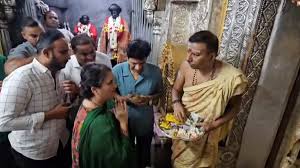 ನಾಡದೇವತೆ ಚಾಮುಂಡೇಶ್ವರಿ ಸನ್ನಿಧಿಯಲ್ಲಿ ಹ್ಯಾಟ್ರಿಕ್ ಹೀರೋ – ಶಕ್ತಿದೇವತೆಯ ದರ್ಶನ ಪಡೆದ ನಟ ಶಿವರಾಜ್ ಕುಮಾರ್ ದಂಪತಿ