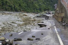 ಮಳೆಯ ಅಬ್ಬರಕ್ಕೆ ತತ್ತರಿಸಿ ಹೋದ ಹಿಮಾಚಲ ಪ್ರದೇಶ – 10 ಜಿಲ್ಲೆಗಳಿಗೆ ರೆಡ್ ಅಲರ್ಟ್ ಘೋಷಣೆ