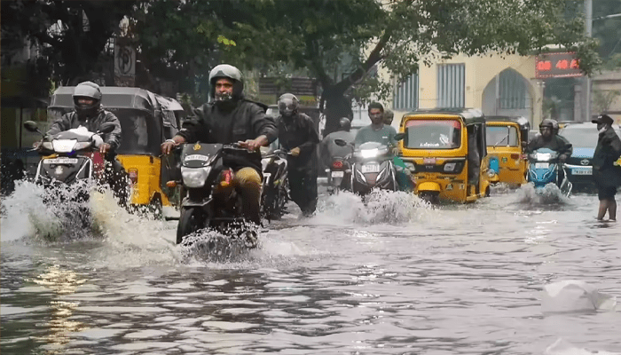 ರಾಜ್ಯದಲ್ಲಿ ಮುಂದುವರೆಯಲಿದೆ ವರುಣನ ಆರ್ಭಟ! – ಎರಡು ಜಿಲ್ಲೆಗಳಲ್ಲಿ ರೆಡ್‌ ಅಲರ್ಟ್‌ ಘೋಷಣೆ!