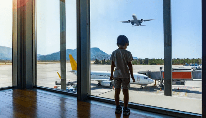 ಮಗುವನ್ನ ಏರ್‌ಪೋರ್ಟ್‌ನಲ್ಲೇ ಬಿಟ್ಟು ಫಾರಿನ್‌ ಟ್ರಿಪ್‌ ಹೋದ ದಂಪತಿ!