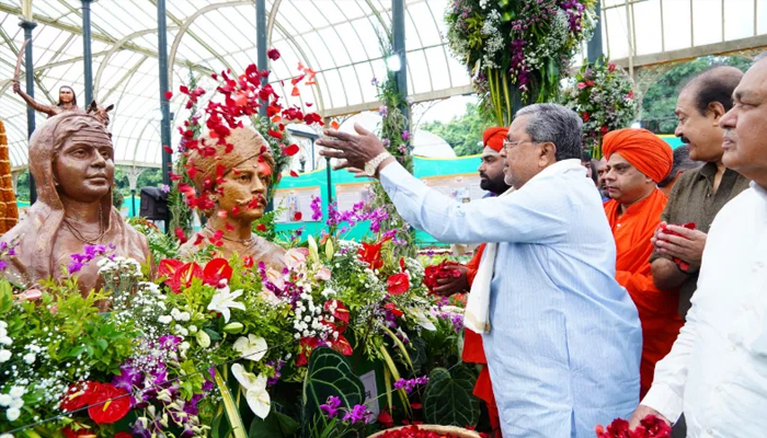 ಸಸ್ಯಕಾಶಿಯಲ್ಲಿ ಫಲಪುಷ್ಪ ಪ್ರದರ್ಶನಕ್ಕೆ ಸಿಎಂ ಸಿದ್ಧರಾಮಯ್ಯ ಚಾಲನೆ –  ಕಿತ್ತೂರು ಚನ್ನಮ್ಮ ಮತ್ತು ಸಂಗೊಳ್ಳಿ ರಾಯಣ್ಣ ಈ ಸಲ ಲಾಲ್‌ಬಾಗ್‌ ಫ್ಲಾವರ್​ ಶೋ ಥೀಮ್