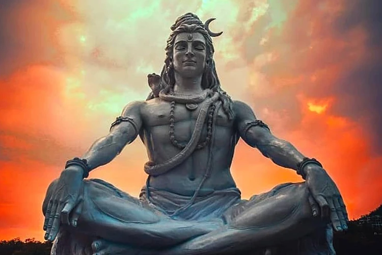 ಶ್ರಾವಣ ಮಾಸದಲ್ಲಿ ಸೋಮವಾರ ಪೂಜೆ ಹೇಗಿರಬೇಕು – ಸಂಪತ್ತು, ಸಮೃದ್ಧಿ, ಅದೃಷ್ಟ ಬರಬೇಕಂದ್ರೆ ಹೇಗಿರಬೇಕು ಭಕ್ತಿ?