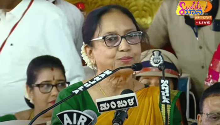 ಚಾಮುಂಡೇಶ್ವರಿಗೆ ಕೈಮುಗಿದು ಭಾವುಕರಾದ ಬಾನು ಮುಷ್ತಾಕ್- ಶಕ್ತಿದೇವತೆಯ ಮಂಗಳಾರತಿ ತೆಗೆದುಕೊಂಡ ಬಾನುಮುಷ್ತಾಕ್