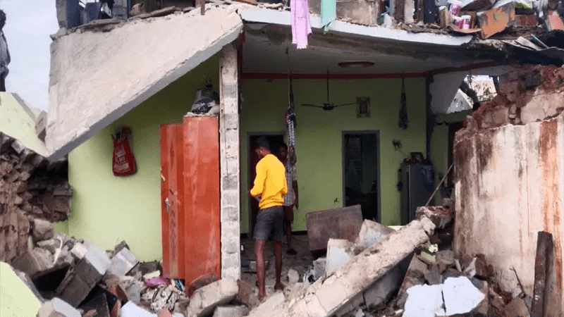 ನವರಾತ್ರಿ ಹಬ್ಬದ ಸಂಭ್ರಮದಲ್ಲಿರುವಾಗಲೇ ಭೀಕರ ದುರಂತ – ಸಿಲಿಂಡರ್‌ ಸ್ಪೋಟಕ್ಕೆ ಮನೆ ಛಿದ್ರ!