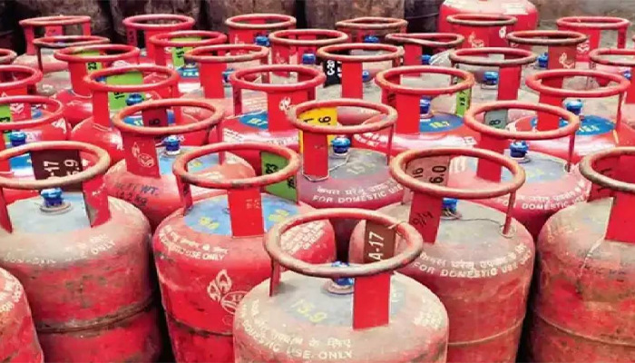 ಬೆಳ್ಳಂಬೆಳಗ್ಗೆ ಗುಡ್​​ನ್ಯೂಸ್! – LPG ವಾಣಿಜ್ಯ ಸಿಲಿಂಡರ್‌ ಬೆಲೆಯಲ್ಲಿ ಭಾರೀ ಇಳಿಕೆ!