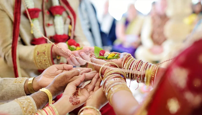 ವರದಕ್ಷಿಣೆಗಾಗಿ ಮಗಳನ್ನ ಕೊಂದ ಅತ್ತೆ, ಮಾವ – ಶವ ಕಂಡು ಸ್ಥಳದಲ್ಲೇ ಪ್ರಾಣಬಿಟ್ಟ ತಾಯಿ!