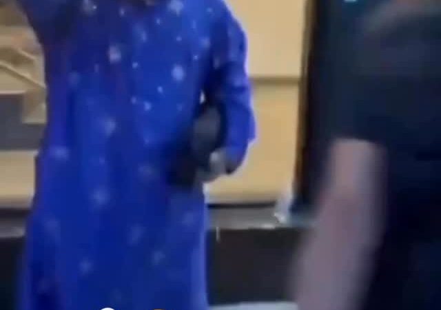 ಪಾಕಿಸ್ತಾನಿ ಗಾಯಕ ಸಿಂಗರ್‌ ಚಾಹತ್ ಫತೇಹ್ ಅಲಿ ಖಾನ್‌ ಮೇಲೆ ಮೊಟ್ಟೆ ಎಸೆತ