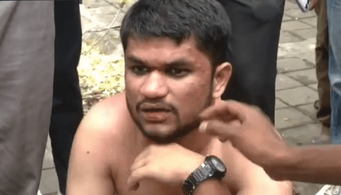 ಕಿಸ್‌ ಕೊಟ್ರೆ ಫೋನ್‌ ಕೊಡ್ತೀನಿ.. ಅಪ್ರಾಪ್ತೆಗೆ ಬಸ್‌ ಡ್ರೈವರ್‌ನಿಂದ ಕಿರುಕುಳ! – ಕಾಮುಕನಿಗೆ ಬಿತ್ತು ಧರ್ಮದೇಟು!