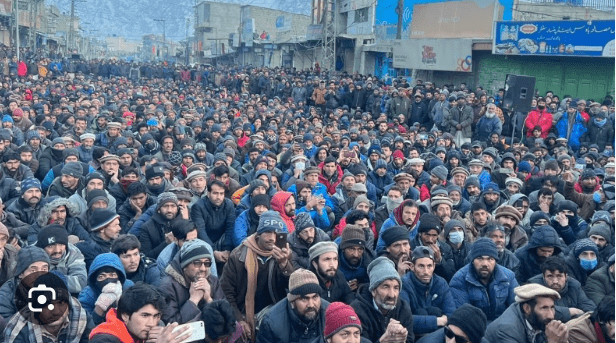 POKಯಲ್ಲಿ ರೊಚ್ಚಿಗೆದ್ದ ಜನ –   ಹಲವು ಬೇಡಿಕೆಗೆ ಆಗ್ರಹಿಸಿ ಪ್ರತಿಭಟನೆ