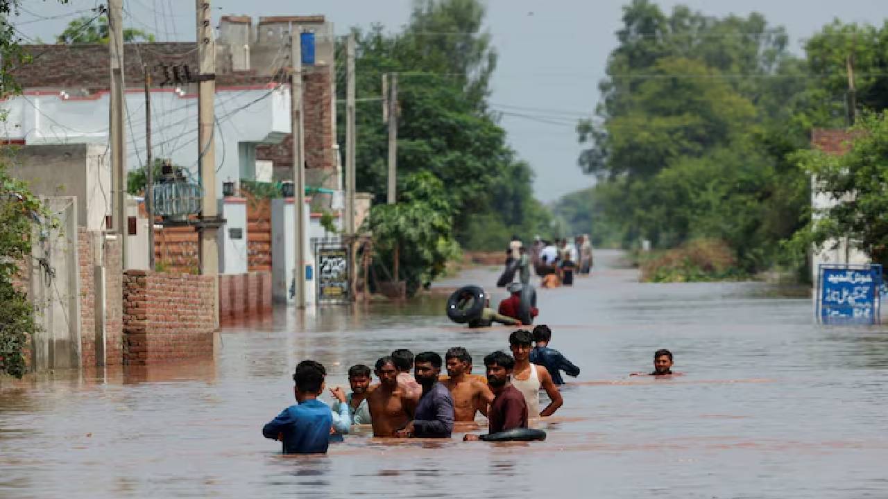 ಪಾಕಿಸ್ತಾನದಲ್ಲಿ ಮಳೆರಾಯನ ರುದ್ರ ನರ್ತನ –   854 ಸಾ*ವು, 1,100 ಕ್ಕೂ ಹೆಚ್ಚು ಜನಕ್ಕೆ ಗಾಯ