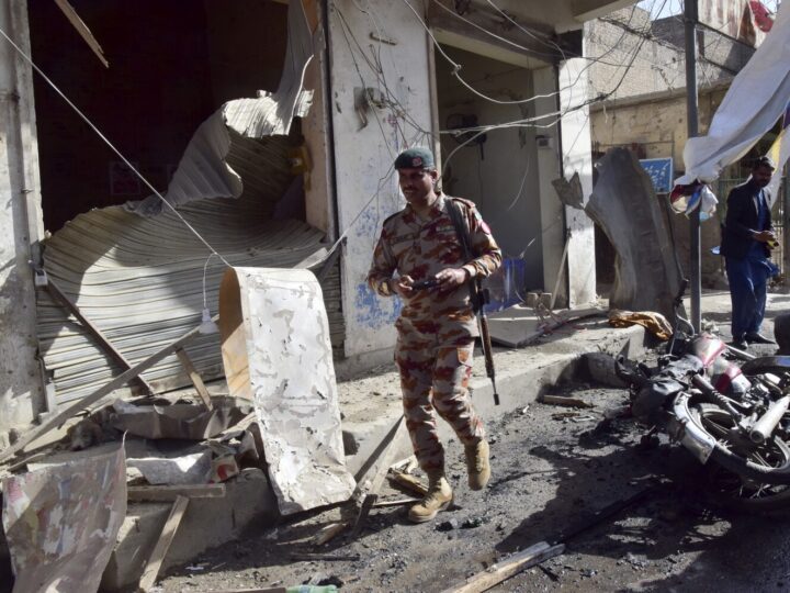 ತನ್ನ ಮೇಲೆ ತಾನೇ ಬಾಂಬ್ ಹಾಕಿಕೊಂಡ ಪಾಕ್ – 30 ಜನ ಸಾ*ವು, 20ಕ್ಕೂ ಹೆಚ್ಚು ಜನಕ್ಕೆ ಗಾಯ