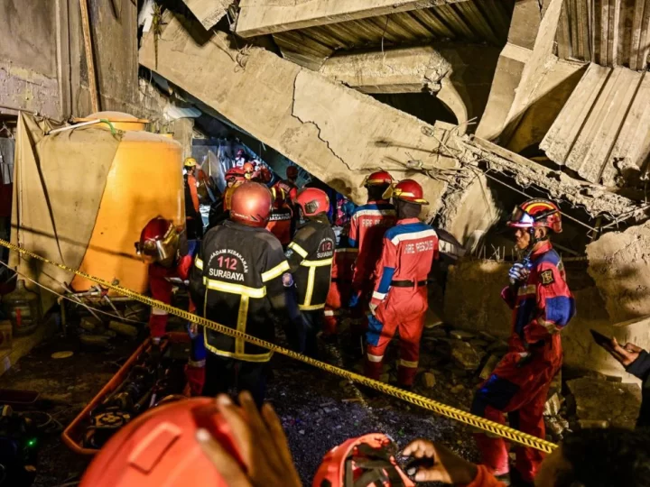ಇಂಡೋನೇಷ್ಯಾದಲ್ಲಿ ಶಾಲಾ ಕಟ್ಟಡ ಕುಸಿತ – ಅವಶೇಷಗಳ ಅಡಿಯಲ್ಲಿ ಸಿಲುಕಿದ  65ಕ್ಕೂ ಹೆಚ್ಚು ವಿದ್ಯಾರ್ಥಿಗಳು