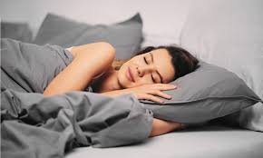 ಮಲಗುವಾಗ ನಿಮ್ಮ ಬಳಿ ಈ ವಸ್ತುಗಳು ಇರುತ್ತಾ- ಶಾಂತಿ, ನೆಮ್ಮದಿ, ಸಮೃದ್ಧಿ ಬೇಕಾದ್ರೆ ಈ ವಸ್ತುಗಳನ್ನ ದೂರವಿಡಿ