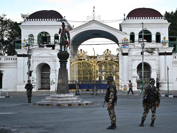 ಕರ್ಫ್ಯೂ, ನಿಷೇಧಾಜ್ಞೆ ವಾಪಸ್ –  ಸಹಜ ಸ್ಥಿತಿಯತ್ತ ಮರುಳುತ್ತಿರೋ ನೇಪಾಳ