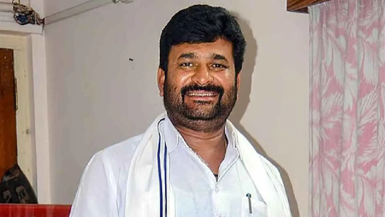 ಕಾಂಗ್ರೆಸ್ ಶಾಸಕ ವಿನಯ್ ಕುಲಕರ್ಣಿಗೆ 2 ದಿನಗಳ ಮಧ್ಯಂತರ ಜಾಮೀನು – ಪುತ್ರನ ಶಸ್ತ್ರಚಿಕಿತ್ಸೆಯಲ್ಲಿ ಭಾಗಿಯಾಗಲು ಅವಕಾಶ