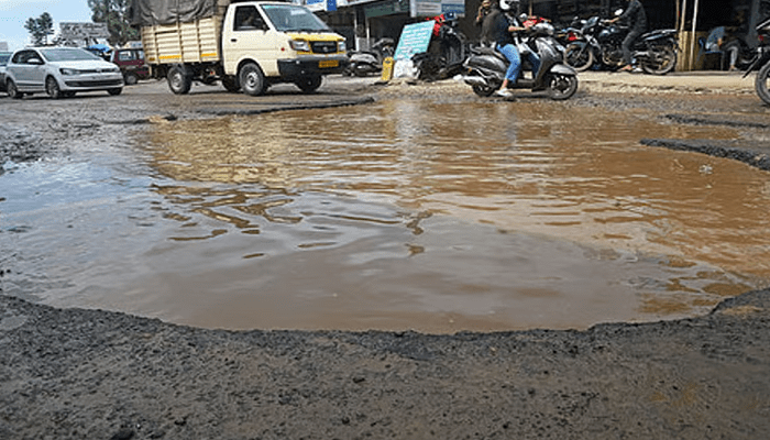 ಬೆಂಗಳೂರಲ್ಲಿ ರಸ್ತೆ ಗುಂಡಿ, ಕಸದ ಅದ್ವಾನ – ಇನ್ಮುಂದೆ ನಾವು ತೆರಿಗೆ ಕಟ್ಟಲ್ಲ  ಎಂದು CM, DCMಗೆ ಪತ್ರ ಬರೆದ ಐಟಿ-ಬಿಟಿ ಮಂದಿ