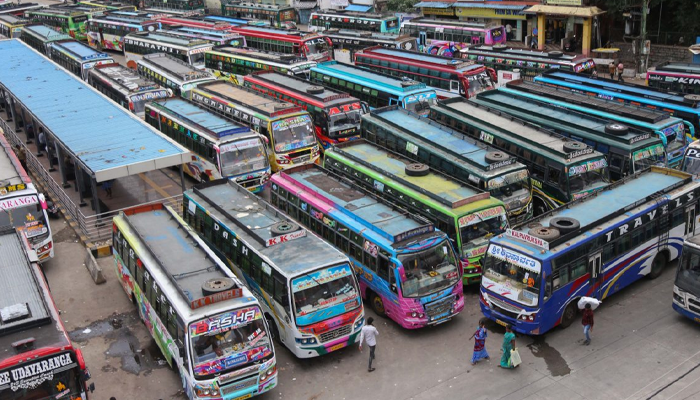 ಹಬ್ಬಕ್ಕೆ ಊರಿಗೆ ಹೊರಟವರಿಗೆ ಶಾಕ್!‌ – ಏಕಾಏಕಿ ಟಿಕೆಟ್ ದರ ಹೆಚ್ಚಿಸಿದ ಖಾಸಗಿ ಬಸ್​ಗಳು!