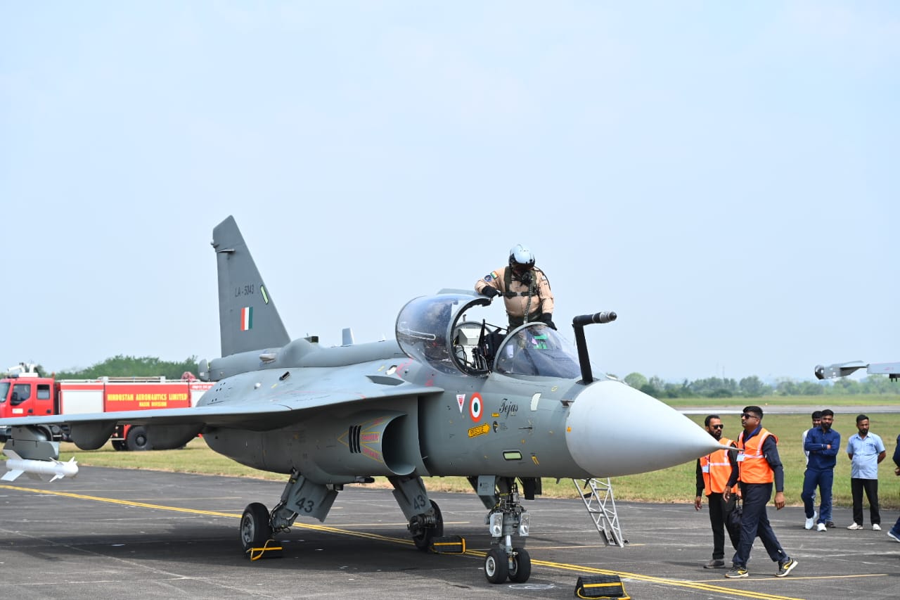 IAFಗೆ ಬಂತು  ಸೂಪರ್ ಫೈಟರ್ ತೇಜಸ್ MK1A ಶಕ್ತಿಗೆ ನಡುಗ್ತಾ ಚೀನಾ?ವಾಯಪಡೆಯಲ್ಲಿ ನಾವೇ ಸ್ಟ್ರಾಂಗ್