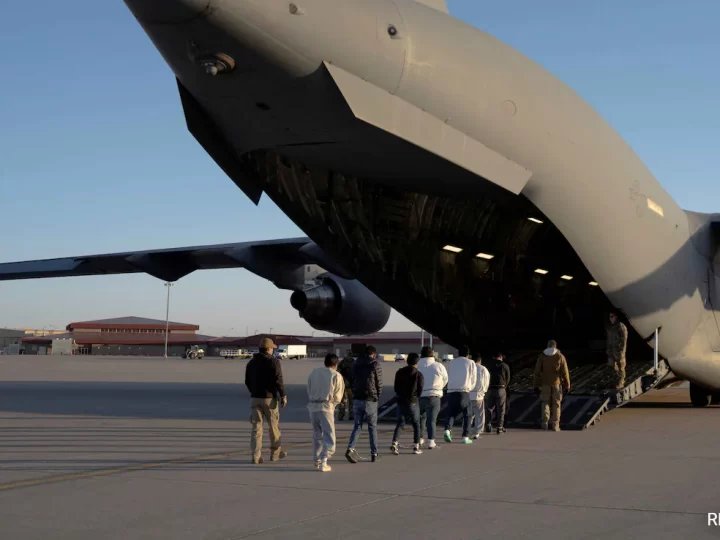 ಅಮೆರಿಕ ಪ್ರವೇಶಿಸಿದ 54 ಭಾರತೀಯರನ್ನು ಅಮೆರಿಕಾ ಗಡಿಪಾರು  – ಕುಟುಂಬಸ್ಥರಿಗೆ ಹಸ್ತಾಂತರಿಸಿದ ಖಾಕಿ