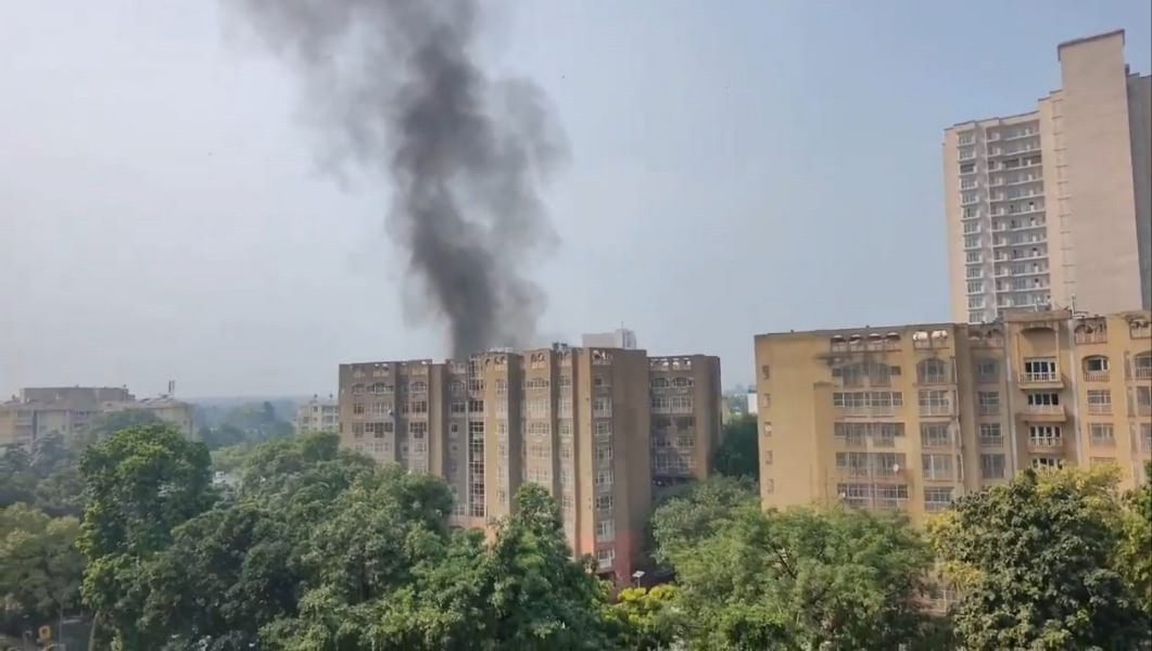 ಸಂಸತ್‌ ಭವನದ ಸಮೀಪವಿರುವ ಸಂಸದರ ವಸತಿ ಗೃಹದಲ್ಲಿ ಬೆಂಕಿ ನರ್ತನ