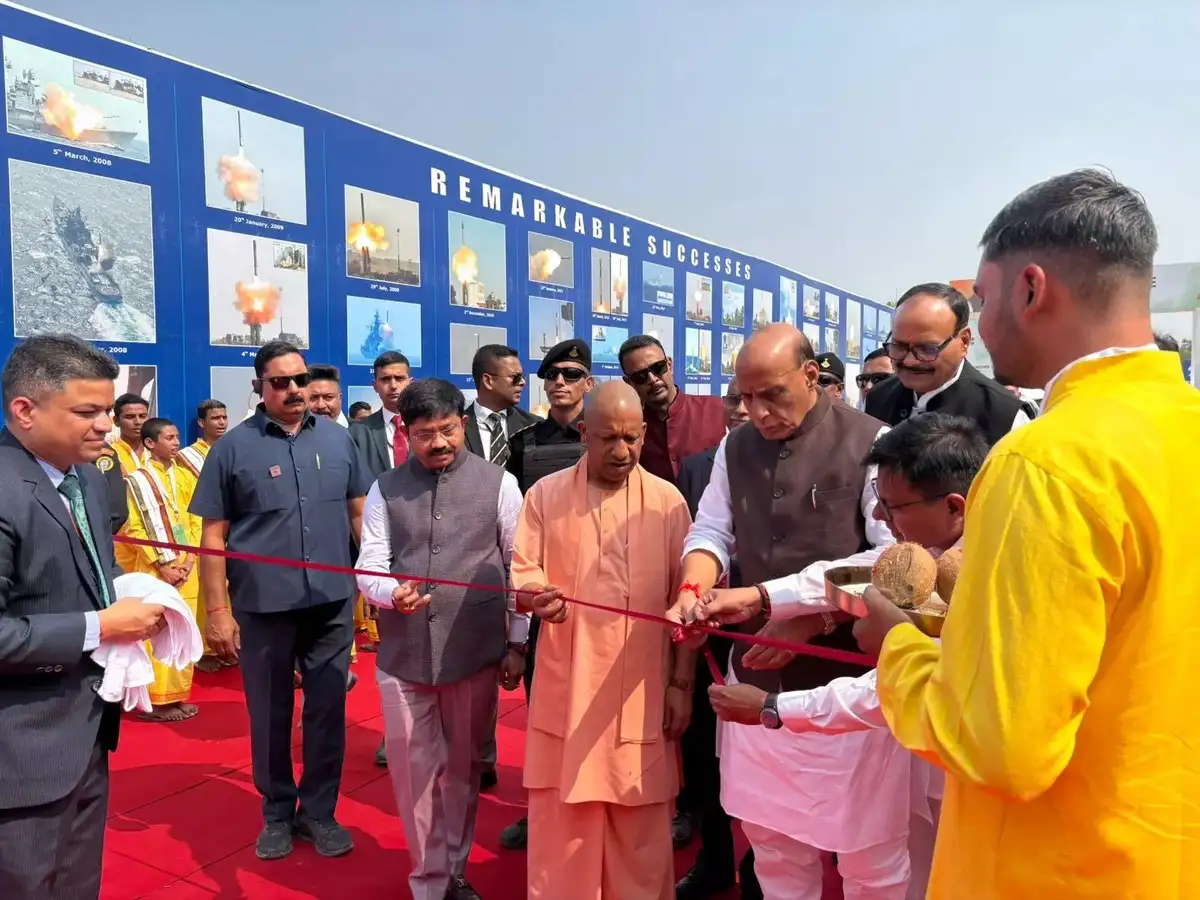 ಬ್ರಹ್ಮೋಸ್ ಕ್ಷಿಪಣಿಗಳ ಮೊದಲ ಬ್ಯಾಚ್‌ ರೆಡಿ – ಹಸಿರು ನಿಶಾನೆ ತೋರಿಸಿದ ರಾಜನಾಥ್ ಸಿಂಗ್, ಯೋಗಿ