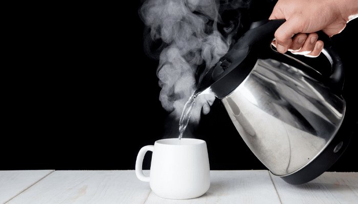 ಪ್ರತಿದಿನ ಬಿಸಿ ನೀರು ಕುಡಿಯುತ್ತೀರಾ? – ಬಿಸಿ ಬಿಸಿ ನೀರು ಕುಡಿಯುವ ಮುನ್ನ ನಿಮ್ಮ ಆರೋಗ್ಯದ ಬಗ್ಗೆ ಇರಲಿ ಎಚ್ಚರ!