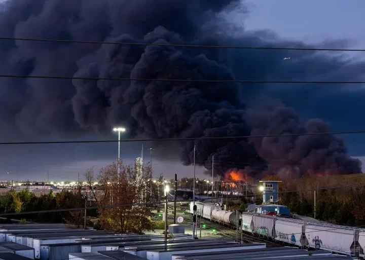 ಅಮೆರಿಕದಲ್ಲಿ ದೊಡ್ಡ ವಿಮಾನ ದುರಂತ – 3 ಸಾ*ವು, 11ಕ್ಕೂ ಹೆಚ್ಚು ಜನಕ್ಕೆ ಗಾಯ