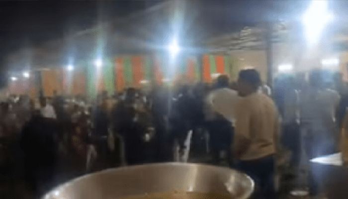 ಚಿಕನ್‌ ಫ್ರೈ ವಿಚಾರಕ್ಕೆ ಮದುವೆ ಮನೆಯಲ್ಲಿ ಹೊಡೆದಾಟ – ವಿವಾಹಕ್ಕೆ ಬಂದವರು ಆಸ್ಪತ್ರೆ ಸೇರಿದ್ರು!