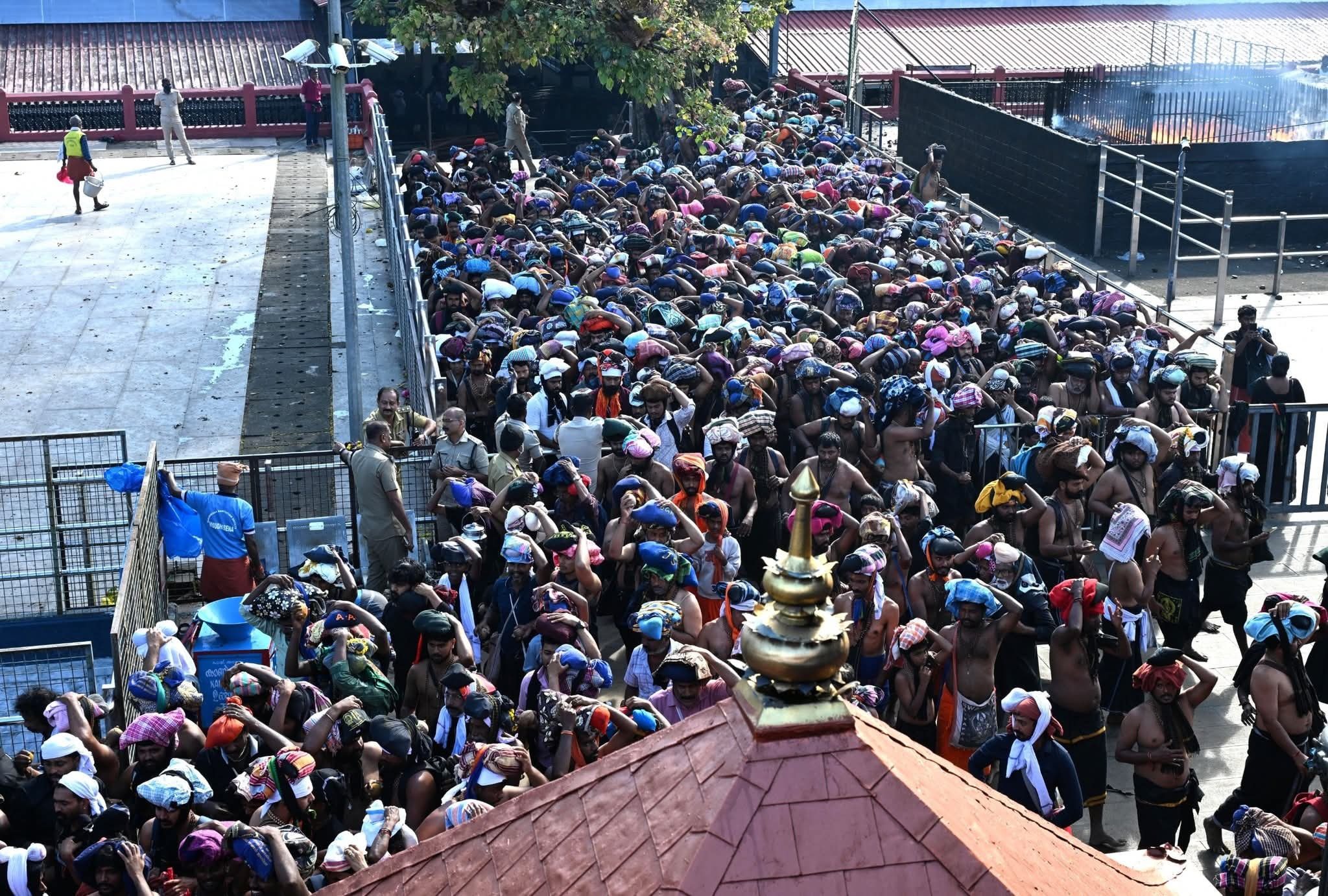 ಅಯ್ಯಪ್ಪ ಭಕ್ತರೇ ಗಮನಿಸಿ –   ಸ್ಪಾಟ್ ಬುಕ್ಕಿಂಗ್ ರೂಲ್ಸ್ ಚೇಂಜ್!ಕರ್ನಾಟಕಕ್ಕೆ ಯಾಕೆ ಈ ರೂಲ್ಸ್?