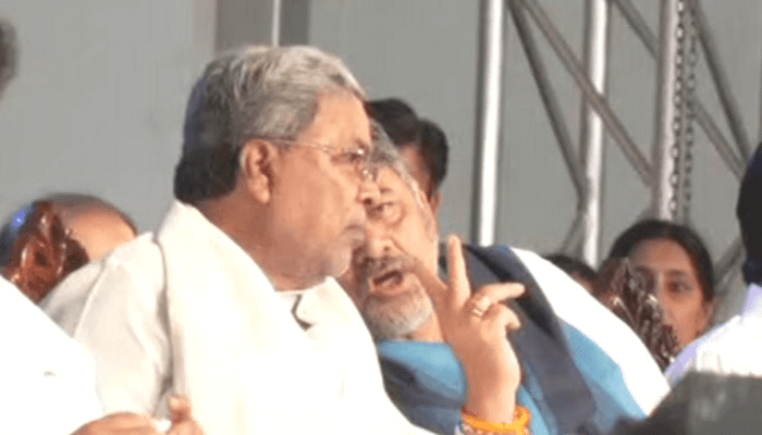 ರಾಜ್ಯ ರಾಜಕೀಯದಲ್ಲಿ ಅಧಿಕಾರ ಹಂಚಿಕೆ ಸಂಘರ್ಷ! – ಒಂದೇ ವೇದಿಕೆಯಲ್ಲಿ ಅಕ್ಕಪಕ್ಕ ಕುಳಿತು ಸಿಎಂ-ಡಿಸಿಎಂ ಗುಸುಗುಸು