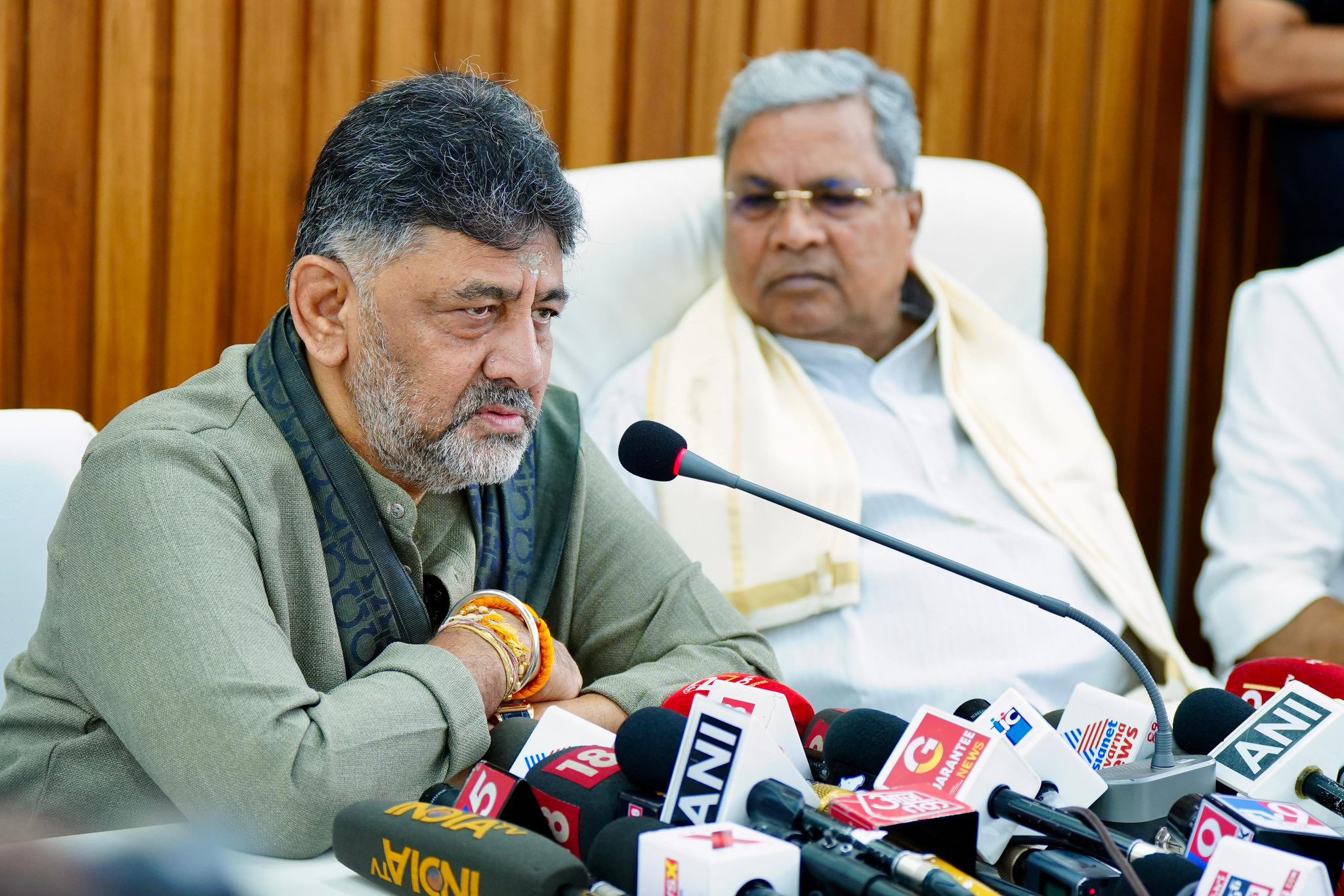 ಡಿಕೆಶಿ ಇನ್ನಷ್ಟು ಕಾಯಬೇಕು –  ಹೈಕಮಾಂಡ್ ತಿರ್ಮಾನಿಸುವುದು ಯಾವಾಗ?ಕ್ರಾಂತಿಗೆ ಬ್ರೇಕ್ ಹಾಕಿದ್ರಾ ಸಿದ್ದು?