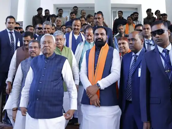 10 ನೇ ಬಾರಿಗೆ ಮುಖ್ಯಮಂತ್ರಿಯಾಗಿ ನಿತೀಶ್ ಕುಮಾರ್  ಪ್ರಮಾಣ ವಚನ ಸ್ವೀಕಾರ ಕಾರ್ಯಕ್ರಮ – ಮೋದಿ ಭಾಗಿ